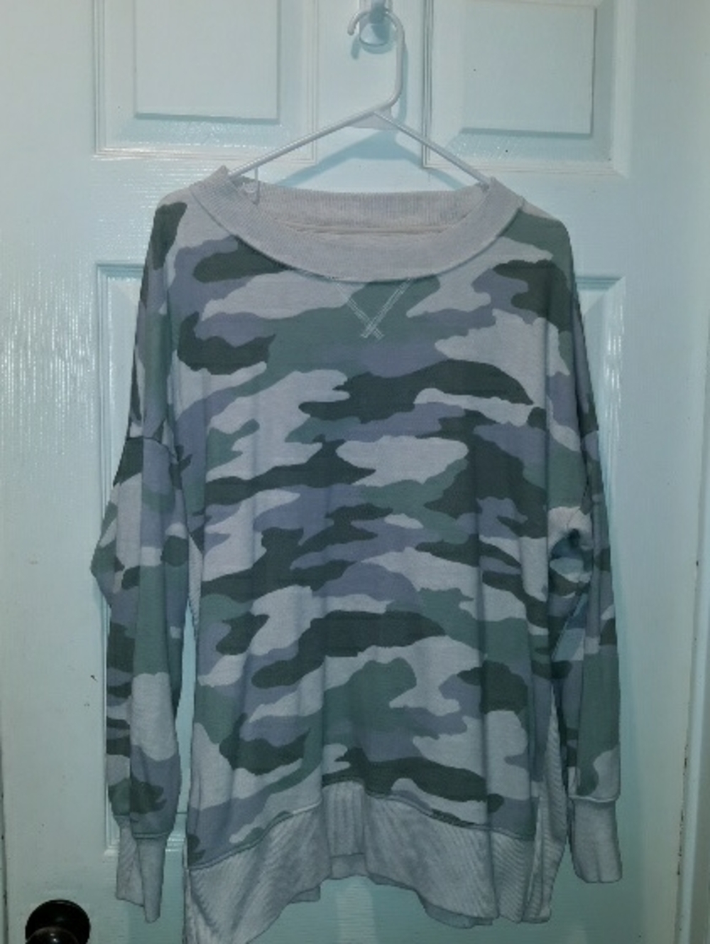 Aerie Slightly Oversized Side-Slits Camo Sweatshirt 2020